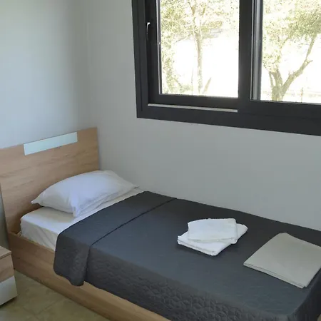 Arethousa House Vrasná
